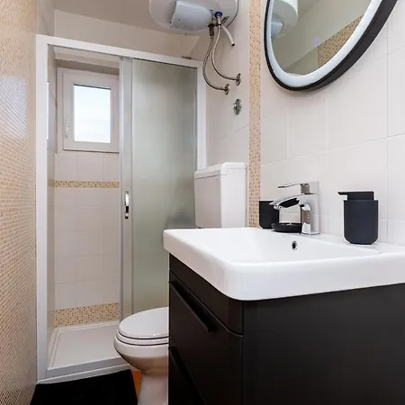 Apartment Deluxe Milazzi With Terrace Baska (Krk)